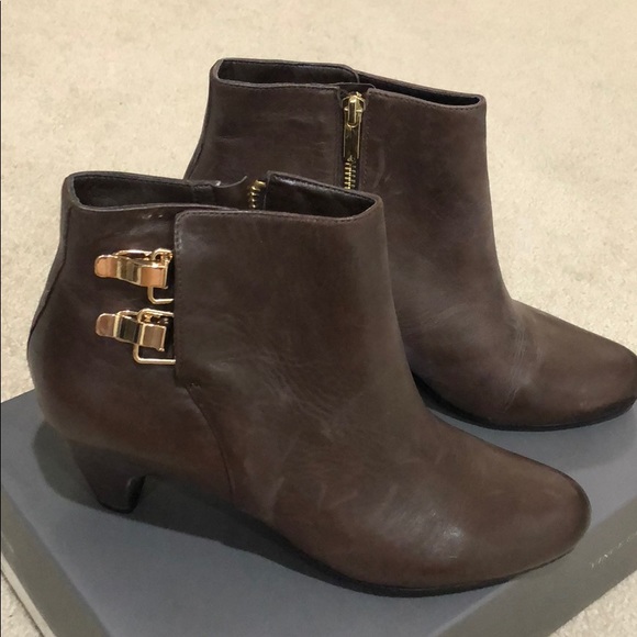 *NEW* Sam Edelman Brown Leather Booties - Picture 2 of 8